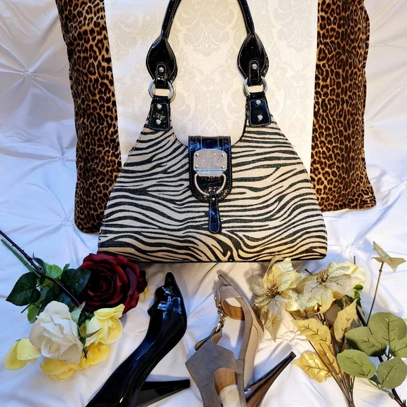LINEAR ZEBRA SHOULDER BAG - Picture 1 of 13